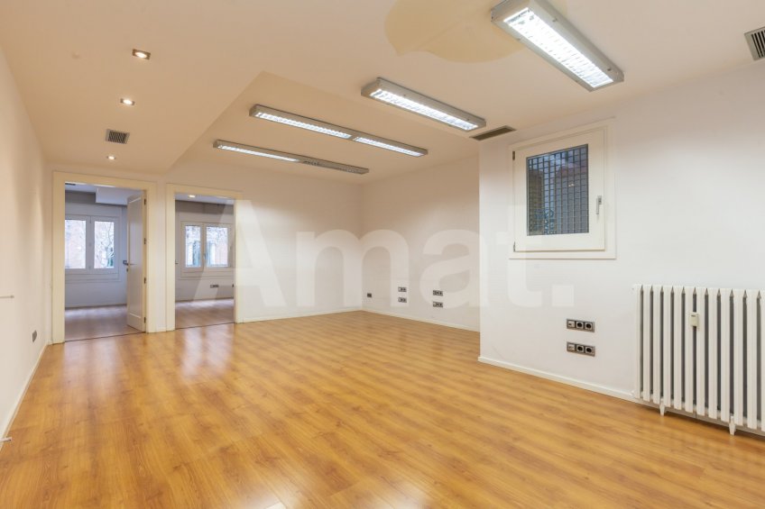 Large 5-bedroom flat next to Casa de les Punxes -6