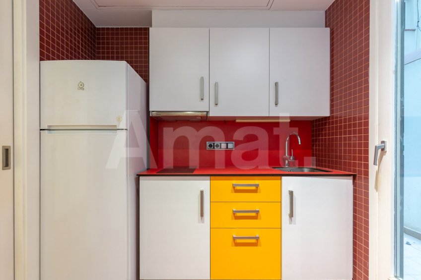 Large 5-bedroom flat next to Casa de les Punxes -9