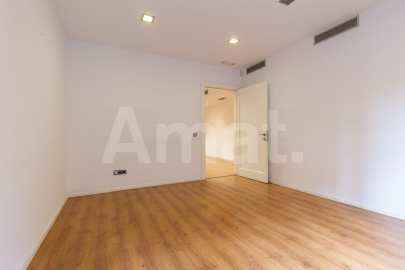 Large 5-bedroom flat next to Casa de les Punxes -15