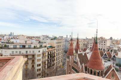 Large 5-bedroom flat next to Casa de les Punxes -16