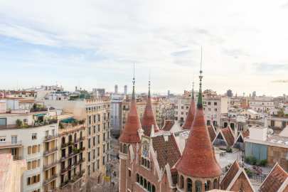 Large 5-bedroom flat next to Casa de les Punxes -18