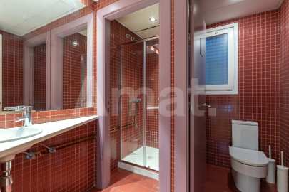 Large 5-bedroom flat next to Casa de les Punxes -24