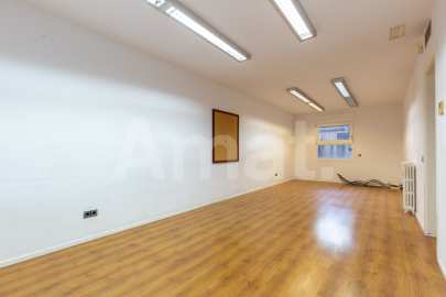 Large 5-bedroom flat next to Casa de les Punxes -25