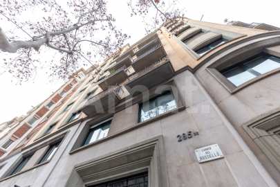 Large 5-bedroom flat next to Casa de les Punxes -35