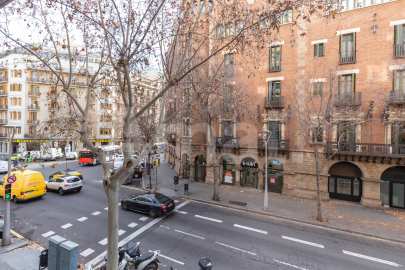 Large 5-bedroom flat next to Casa de les Punxes -37