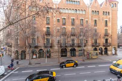 Large 5-bedroom flat next to Casa de les Punxes -38