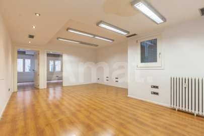 Large 5-bedroom flat next to Casa de les Punxes -6