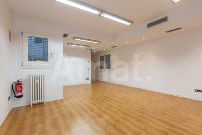 Large 5-bedroom flat next to Casa de les Punxes -7