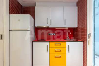 Large 5-bedroom flat next to Casa de les Punxes -9