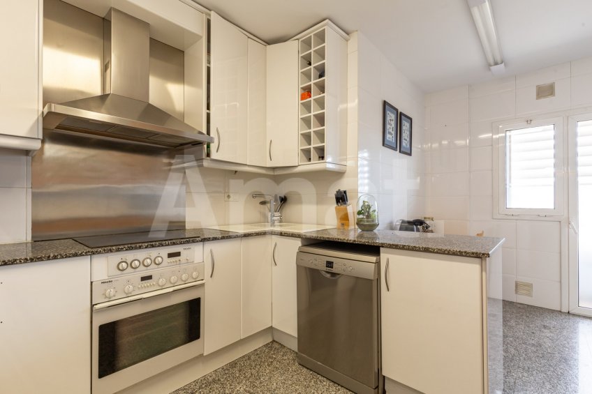 Duplex penthouse available for seasonal rent -15