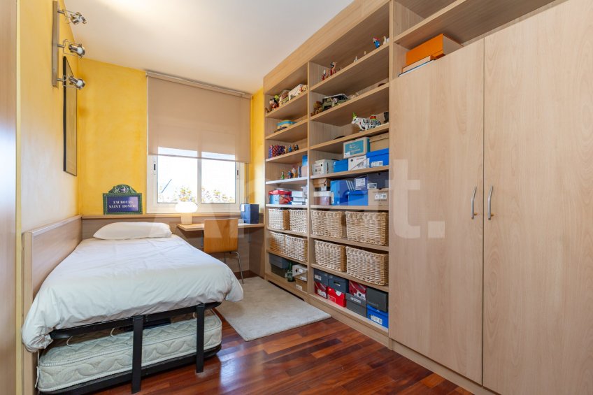 Duplex penthouse available for seasonal rent -22