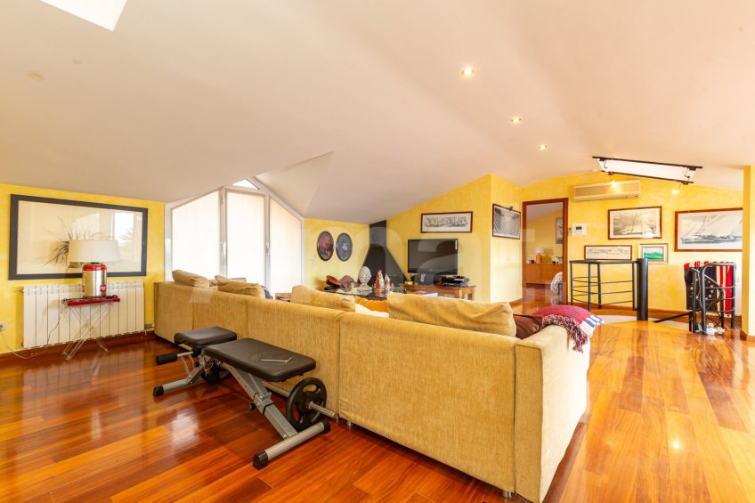 Duplex penthouse available for seasonal rent -29