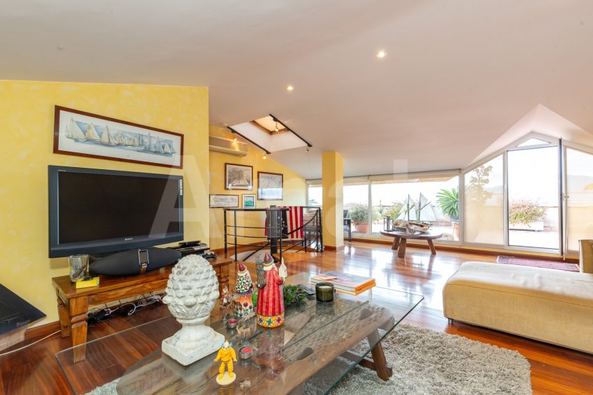 Duplex penthouse available for seasonal rent -31