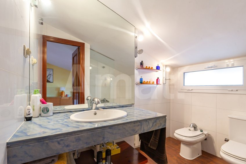 Duplex penthouse available for seasonal rent -34