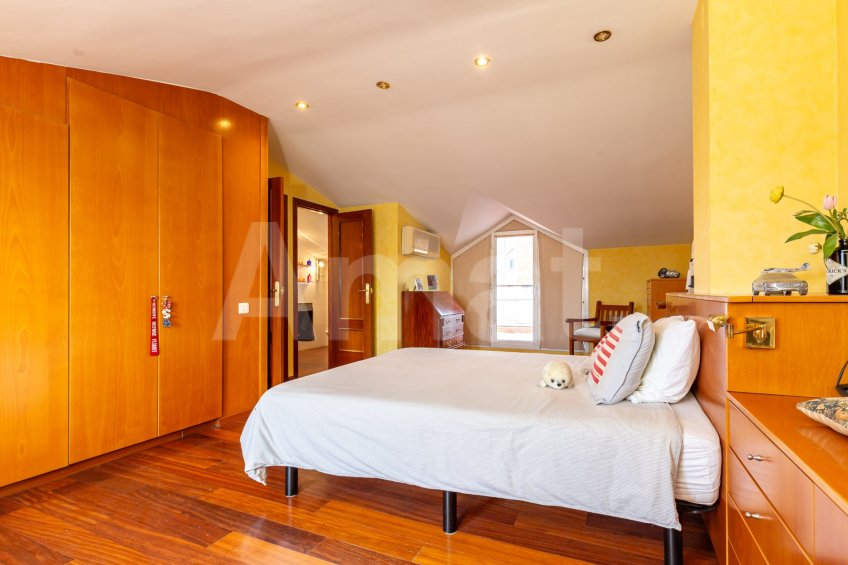 Duplex penthouse available for seasonal rent -35