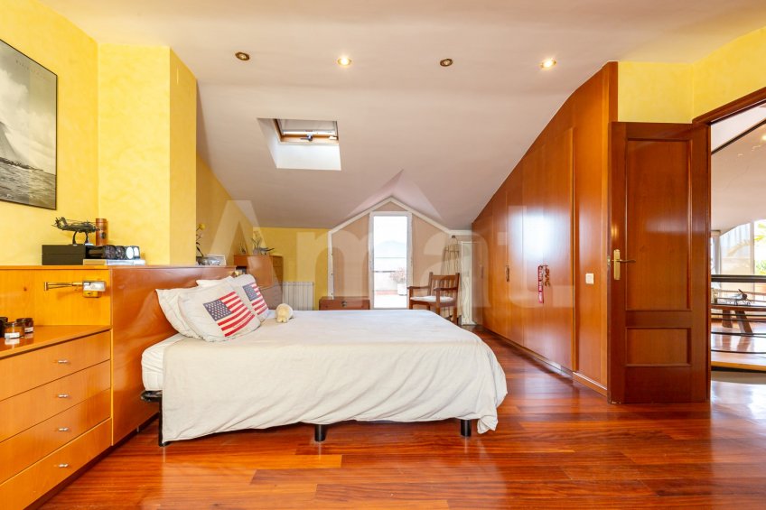 Duplex penthouse available for seasonal rent -36