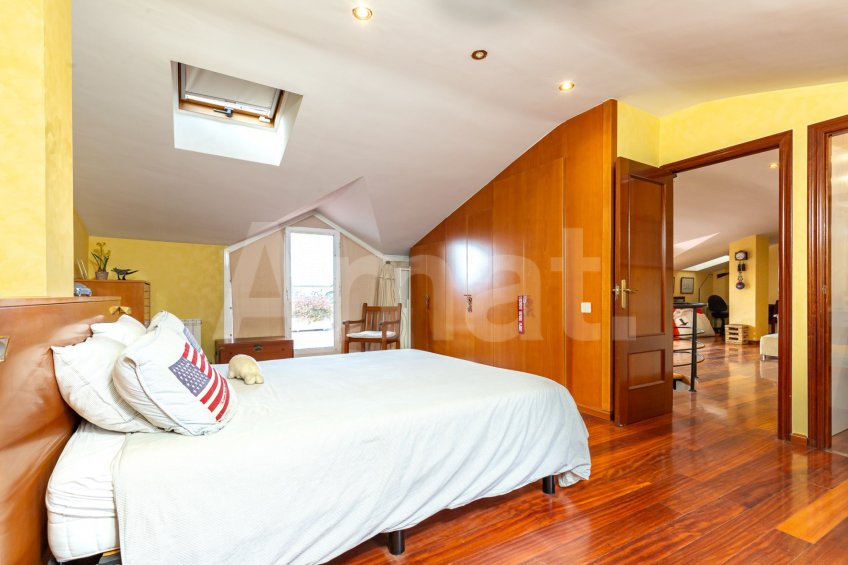 Duplex penthouse available for seasonal rent -37