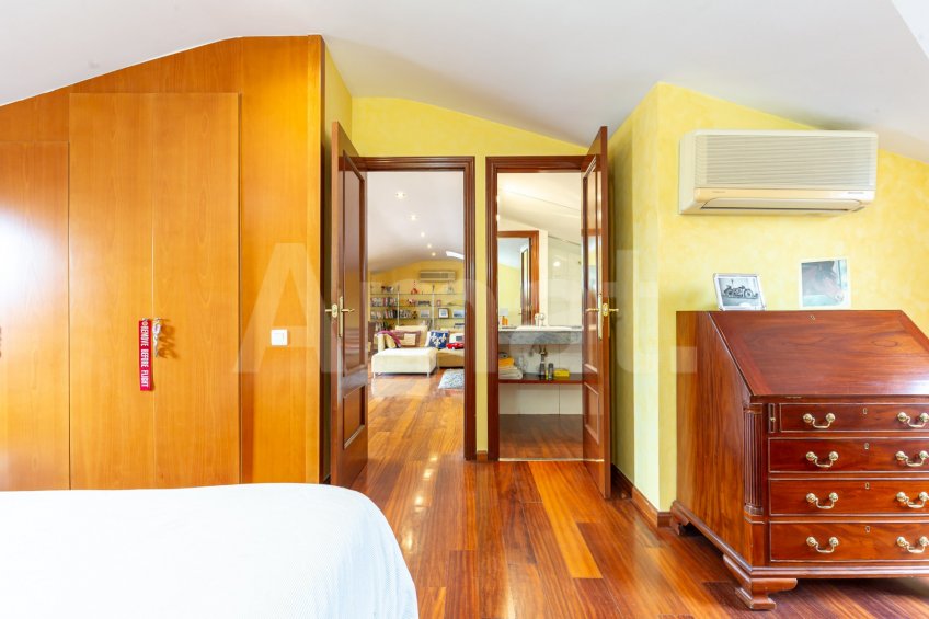 Duplex penthouse available for seasonal rent -38