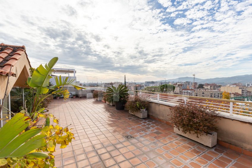 Duplex penthouse available for seasonal rent -42