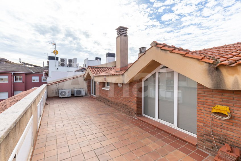 Duplex penthouse available for seasonal rent -45