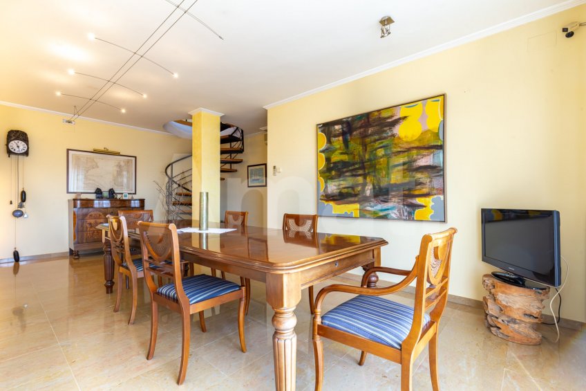 Duplex penthouse available for seasonal rent -5