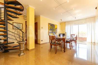 Duplex penthouse available for seasonal rent -12