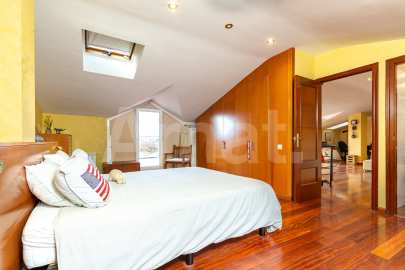 Duplex penthouse available for seasonal rent -37