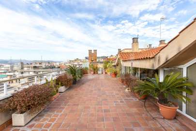 Duplex penthouse available for seasonal rent -41