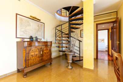 Duplex penthouse available for seasonal rent -7