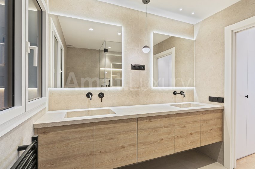 Spacious flat next to Turó Parc and Francesc Macià -12