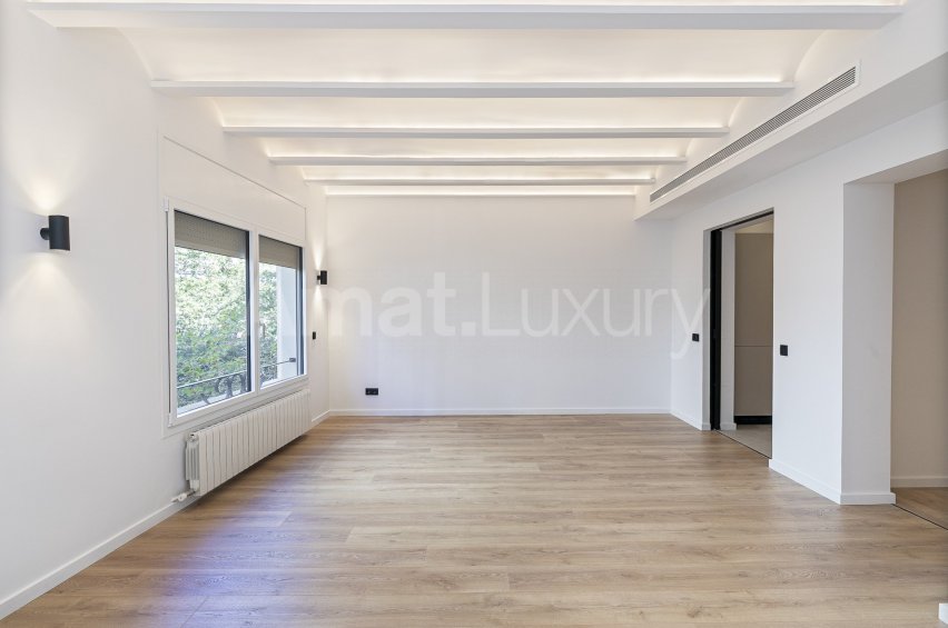 Spacious flat next to Turó Parc and Francesc Macià -4