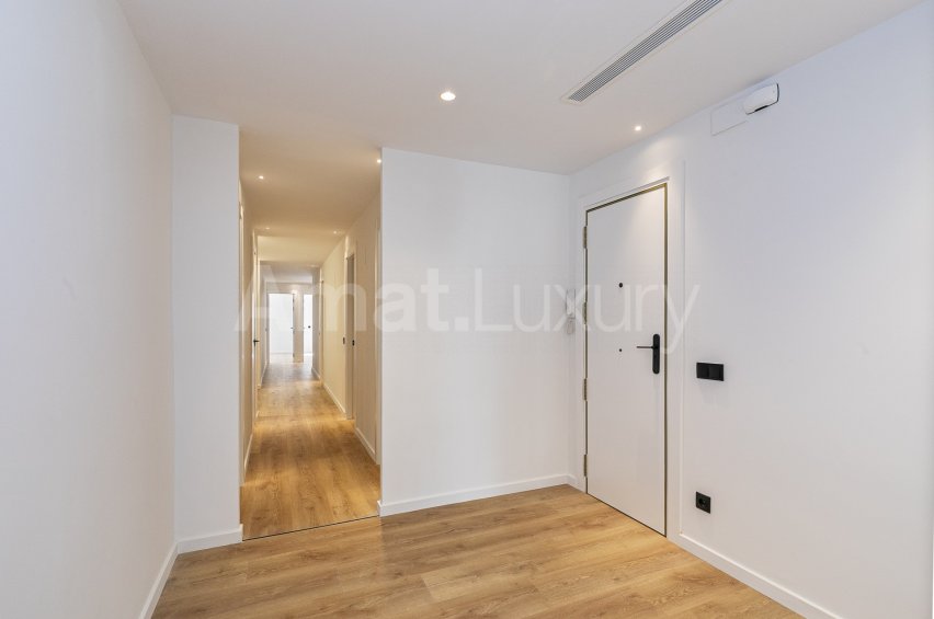 Spacious flat next to Turó Parc and Francesc Macià -9