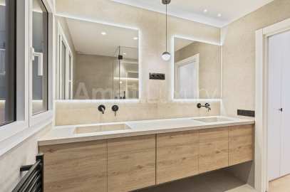 Spacious flat next to Turó Parc and Francesc Macià -12