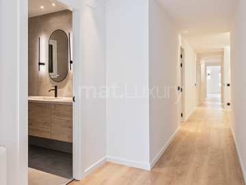 Spacious flat next to Turó Parc and Francesc Macià -16