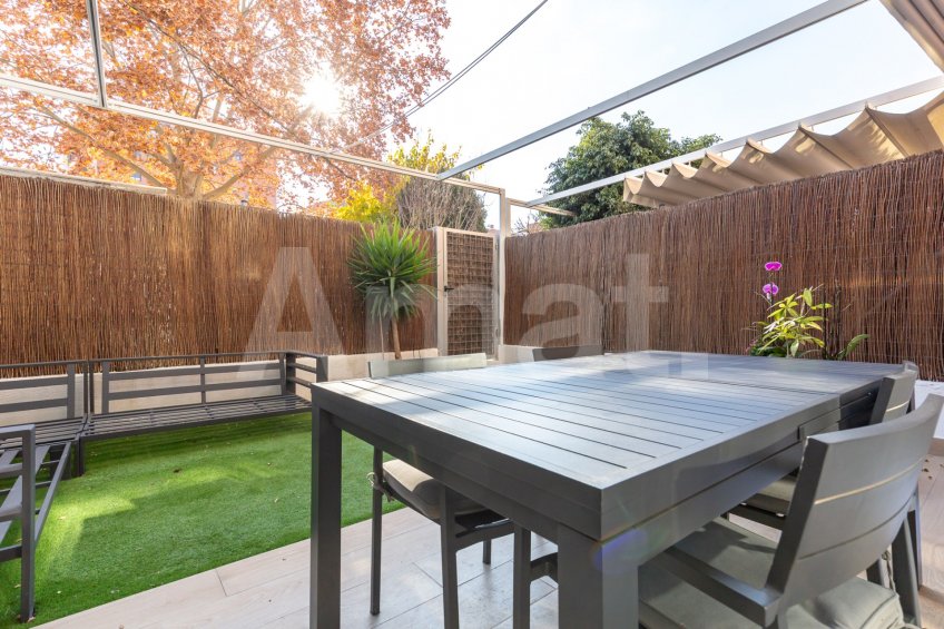 Dúplex reformado, con terraza-jardín y piscina, en Mas Lluí -14