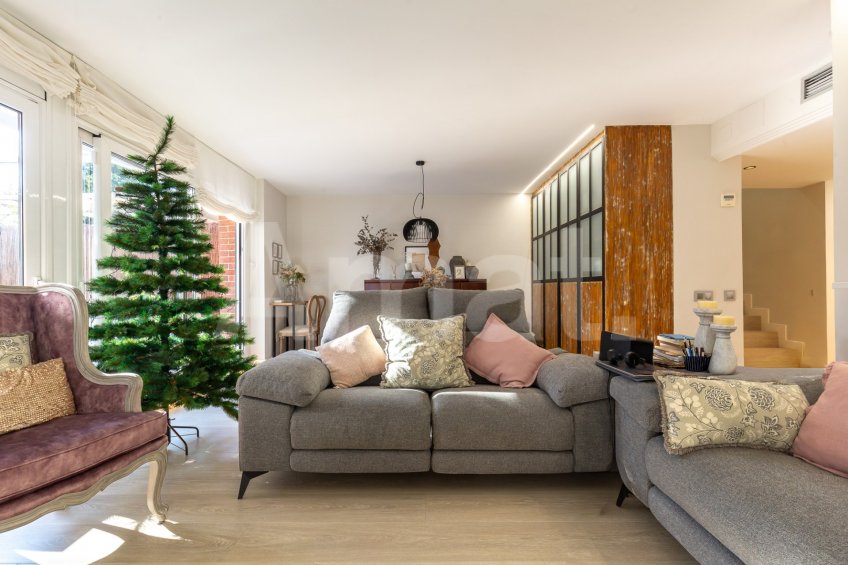 Dúplex reformado, con terraza-jardín y piscina, en Mas Lluí -2