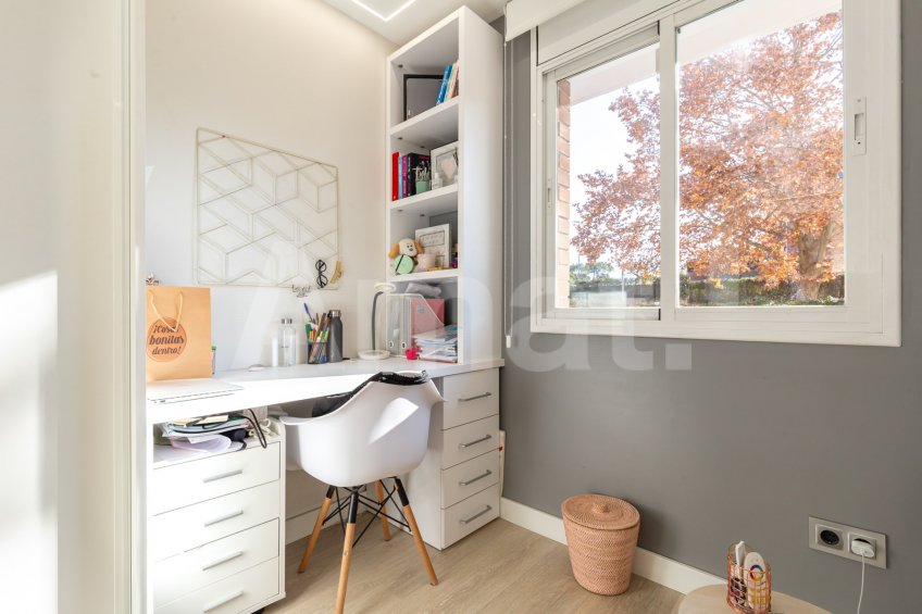 Dúplex reformado, con terraza-jardín y piscina, en Mas Lluí -29