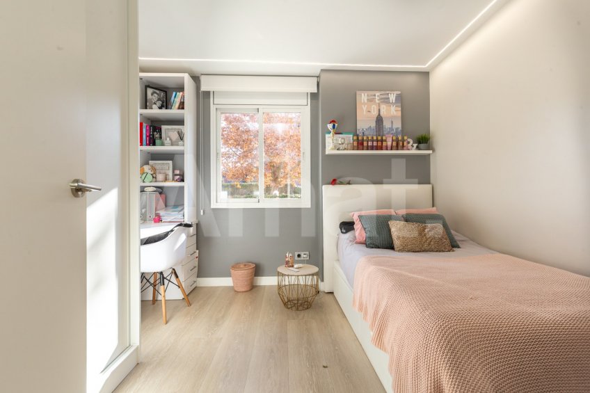 Dúplex reformado, con terraza-jardín y piscina, en Mas Lluí -32