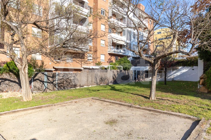 Dúplex reformado, con terraza-jardín y piscina, en Mas Lluí -38