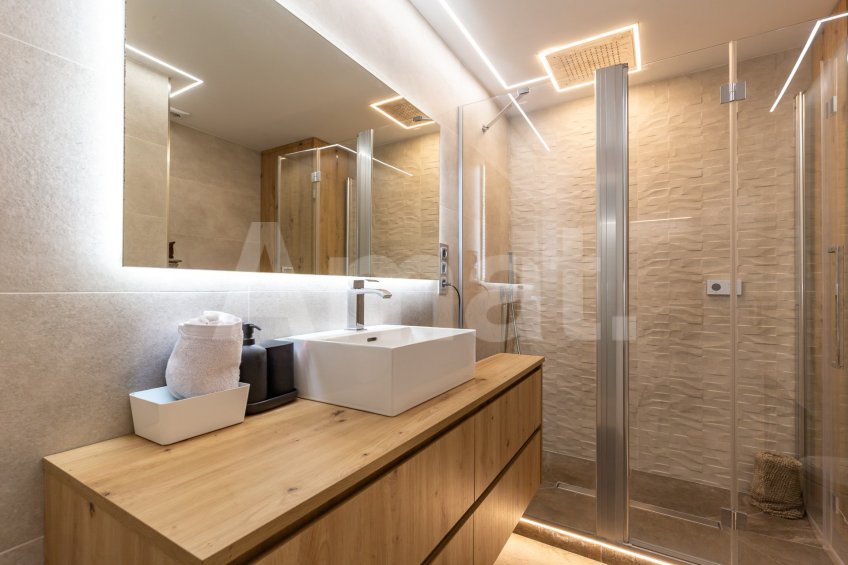 Dúplex reformado, con terraza-jardín y piscina, en Mas Lluí -4