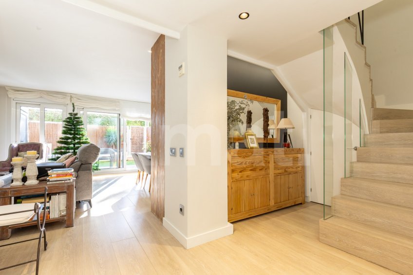 Dúplex reformado, con terraza-jardín y piscina, en Mas Lluí -6