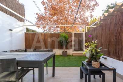 Dúplex reformado, con terraza-jardín y piscina, en Mas Lluí