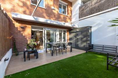 Dúplex reformado, con terraza-jardín y piscina, en Mas Lluí -12