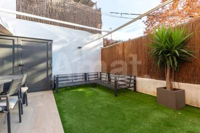 Dúplex reformado, con terraza-jardín y piscina, en Mas Lluí -13