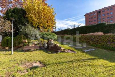 Dúplex reformado, con terraza-jardín y piscina, en Mas Lluí -37