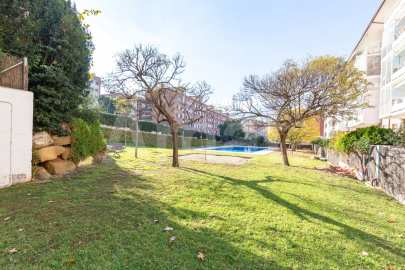 Dúplex reformado, con terraza-jardín y piscina, en Mas Lluí -39