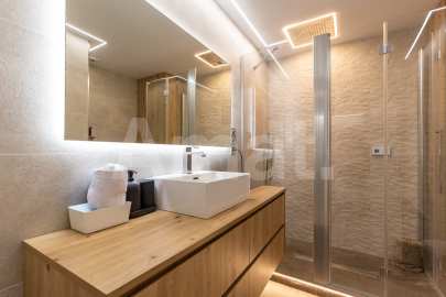 Dúplex reformado, con terraza-jardín y piscina, en Mas Lluí -4