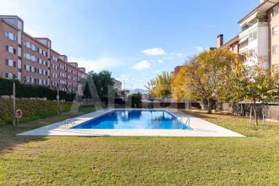 Dúplex reformado, con terraza-jardín y piscina, en Mas Lluí -5