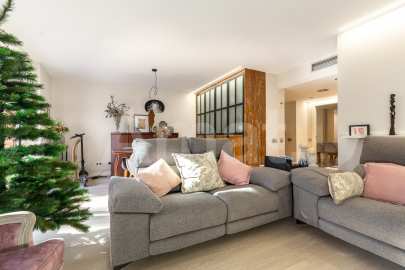 Dúplex reformado, con terraza-jardín y piscina, en Mas Lluí -9