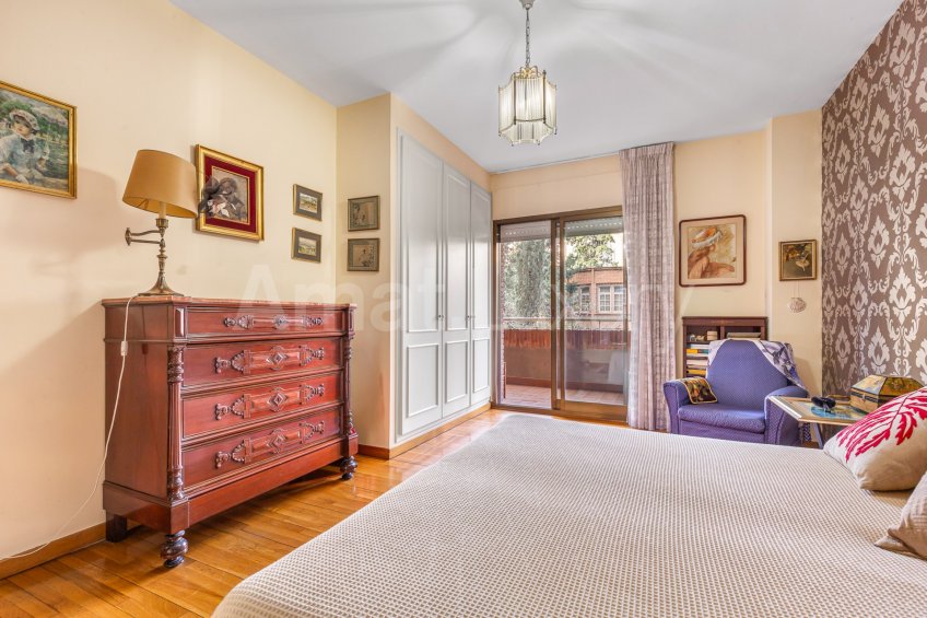 Elegant and spacious apartment in one of the best areas of Barcelona -18